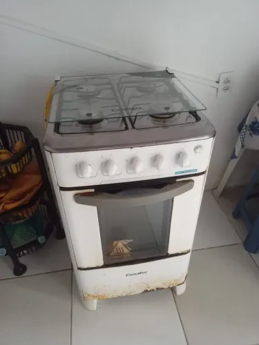 Vendo fogão 4 bocas esmaltec