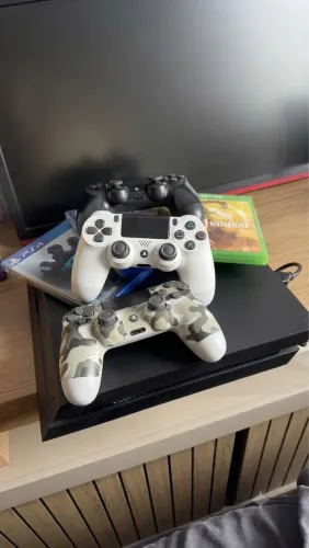Ps4 Fat 1 Tera, 3 controles e 3 jogos 