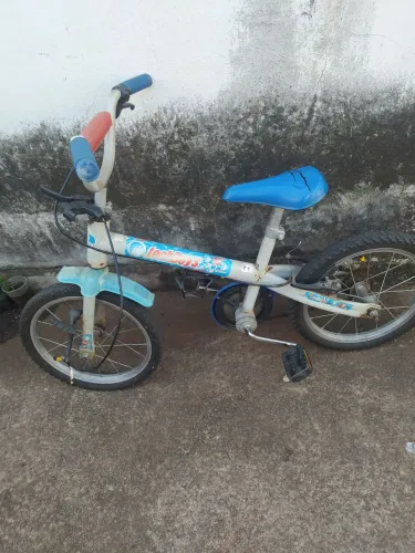 Bike infantil usada. 85,00 reais 