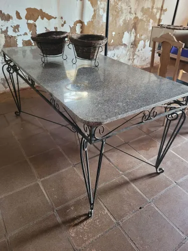 Mesa Ferro e Granito