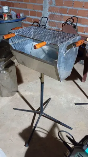 Vendo churrasqueira de inox,e fabrico sobre encomenda.