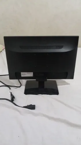 Munitor semi novo e funcionando normalmente