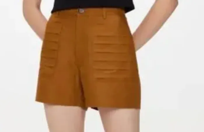 Shorts Damyller Caramelo com Pregas - Tamanho 40 (NOVO!) Descrição: Desapego Imperdível!
