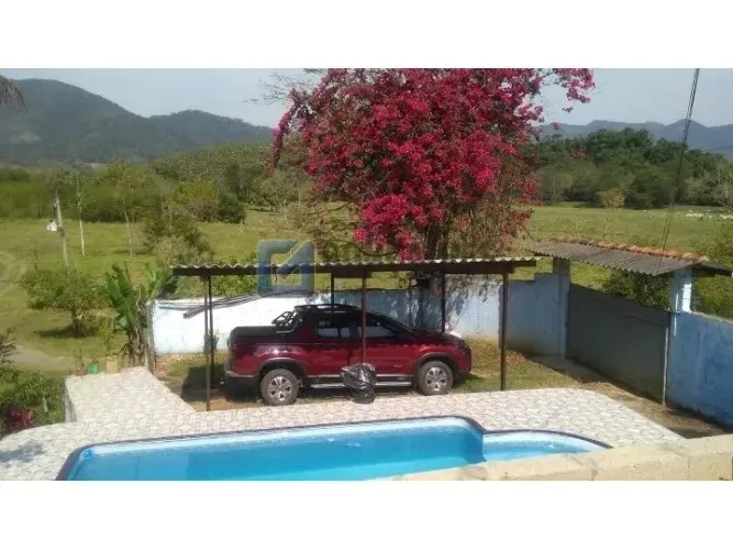 Sítio residencial à venda em Miracatu  3 quartos, 6 vagas, 168 m²