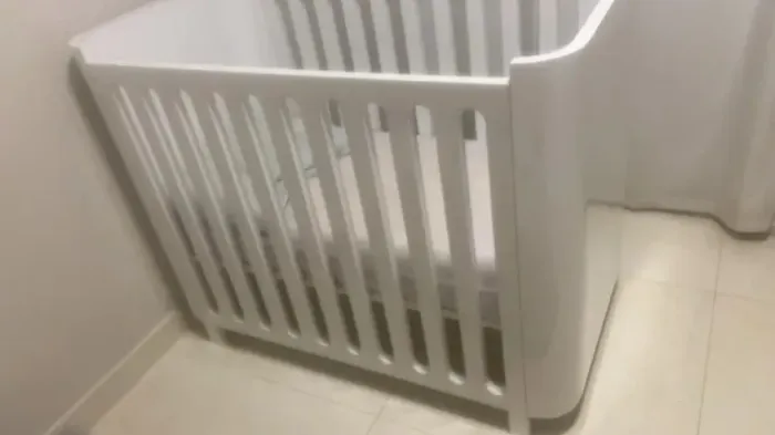 Berço para Bebê - Branco - Madeira Maciça - Excelente Estado - Luxo