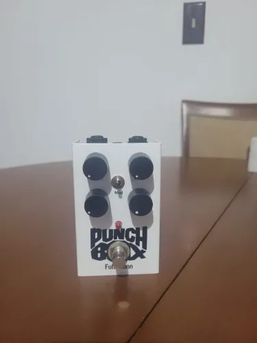 Pedal de Distorção Fuhrmann Punch Box 2 -- COM FONTE DE ALIMENTAÇÃO 9V