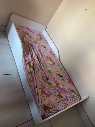 Cama infantil montessoriana