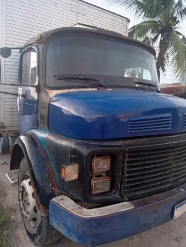 Caminhão truck baú