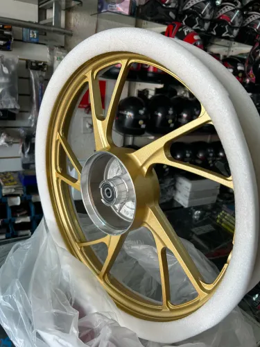 Roda liga leve TITAN 150/160 dourada.