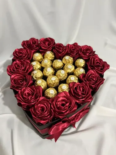 Buquê de cetim com Ferrero Rocher 