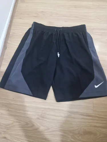 Bermuda Nike tamanho GG, usada pouquíssimas vezes.<br><br>gg.<br><br>usada pouquíssimas vezes.