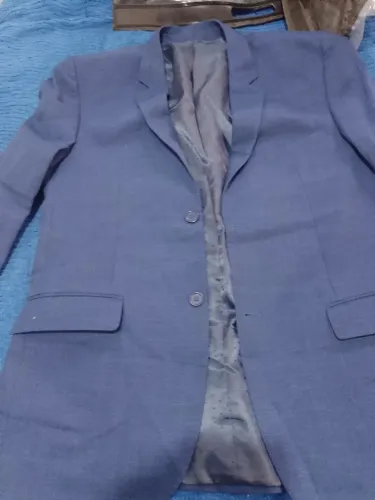 Terno azul marinhos numeração 48,otimo estado, ganha brinde uma camisa social semi nova