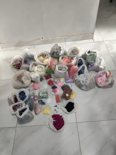 Adereços para costurar roupas, vários tipos e cores