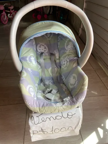 Vende-se bebê conforto 
