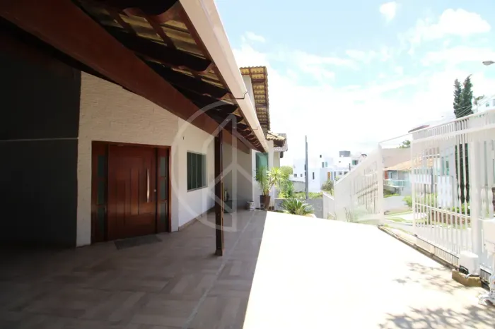 Imóvel para venda possui 330 metros quadrados com 3 quartos em São Pedro - Juiz de Fora -