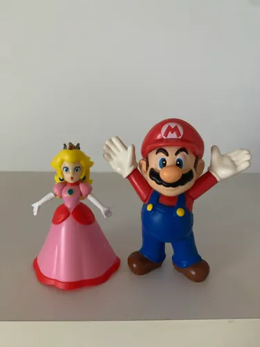 Bonecos Princesa Peach e Super Mario