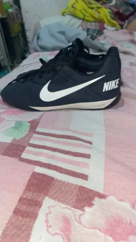 TÊNIS FUTSAL NIKE PRETA
