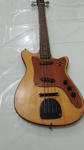 Baixo Tonante Finder modelo 1970