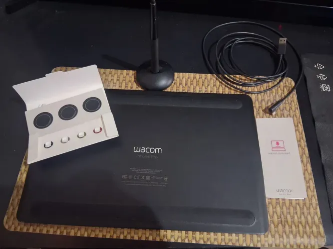 Wacom Intuos Pro seminova
