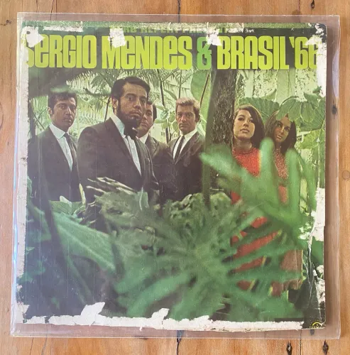 Disco de vinil (LP) Herb Alpert apresenta Sérgio Mendes & Brasil 66