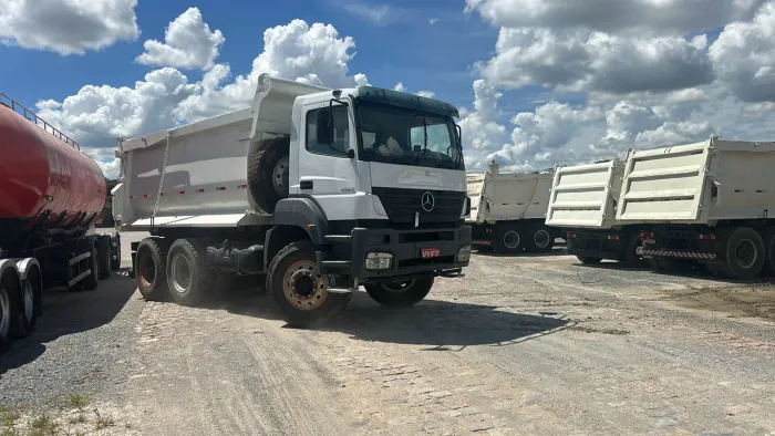 Caminhões  traçados disponíveis fretes e locações 