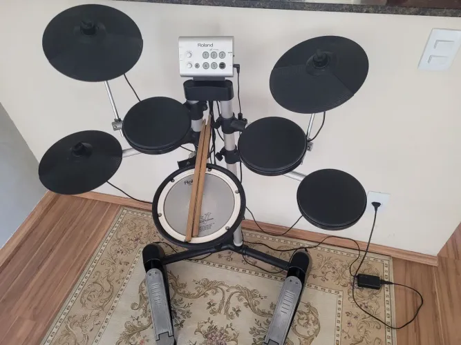 Bateria roland HD 1 V drums lite (usada)