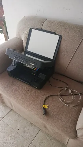 Vendo e troco em algum celular, ela funciona normalmente só q ela estar sem tinta