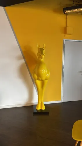 CAVALO AMARELO DECORATIVO DESING