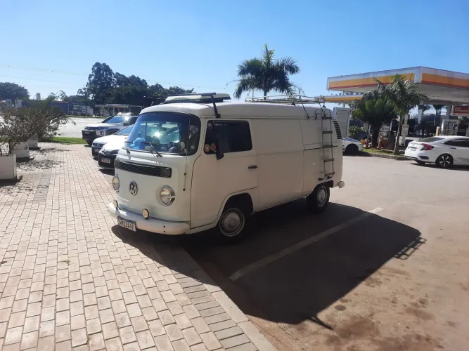 Volkswagen Kombi Furgão (álcool) 2006