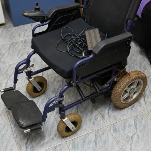 Cadeira de Rodas Elétrica Motorizada com Joystick + Carregador