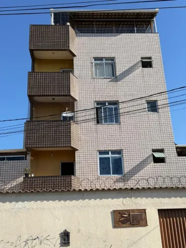 Excelente apto, 02 qtos, suíte, 02 vagas, espaçoso, bem localizado, prédio individual.