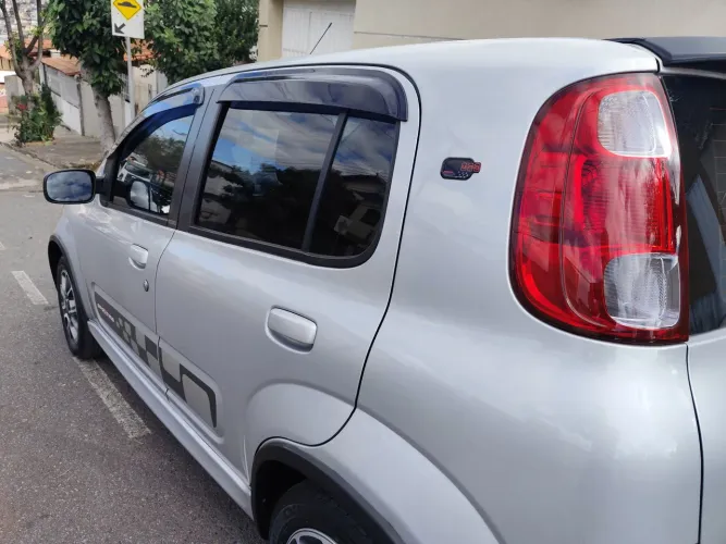 Fiat Uno Sporting 1.4 EVO Fire Flex 8V 4P 2012