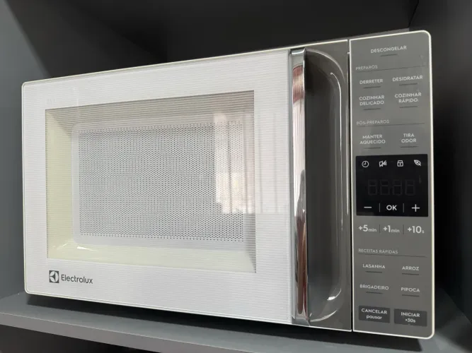 Micro-ondas Electrolux 23L Branco - pouco usado