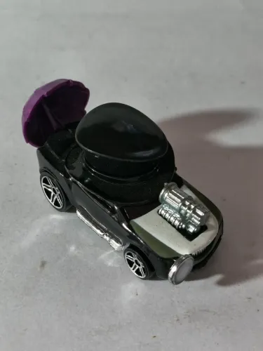 Hot Wheels Carro do Pinguim