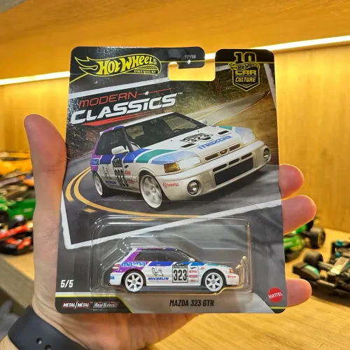 Hot Wheels - Mazda 323 GTR (Modern Classics)