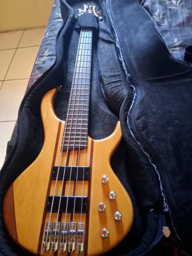 Baixo Marcelo Martins 5 Inteiriço