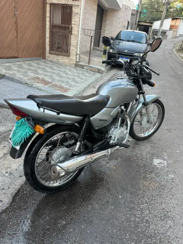 Vende-se Titan 125 Ano 2000