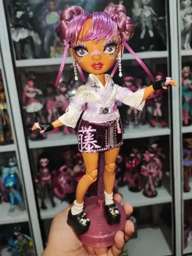 Rainbow High LILA YAMAMOTO (completa)