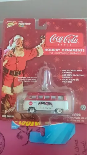Miniatura Johnny Lightning Coca-Cola 1965 Volkswagen Samba Bus Enfeite Natal Raro