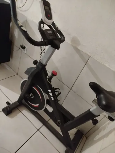 Bicicleta ergométrica com defeito