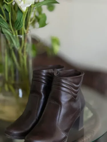 Bota feminina Marrom