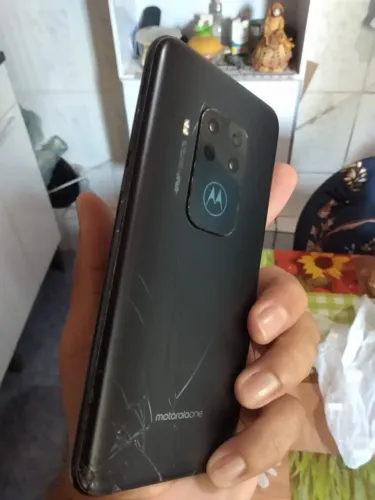 Celular Motorola one zoom 128 gigas tela só piscando barato 
