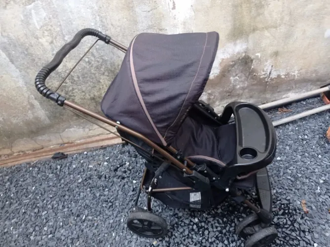 Vendo carrinho de bebê Galzerano
