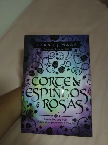 Corte de Espinhos e Rosas - Sarah J. Maas