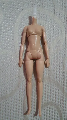 Corpinho barbie made to move