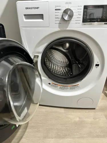 Máquina de roupas lava e seca Brastemp