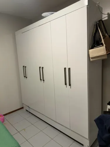 Guarda roupa de 6 portas