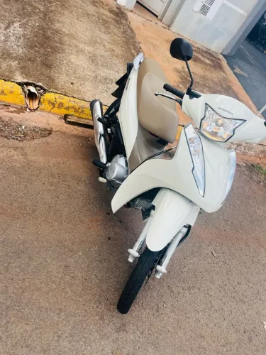 Honda Biz 125 - Ano/Mod.: 2022/2023