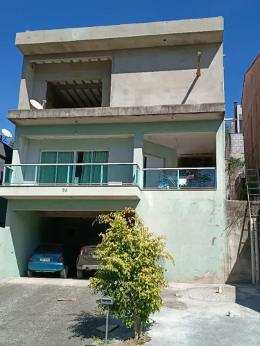 Casa em Cotia , condomínio fechado a venda . 3 cômodos com banheiro 1° piso .