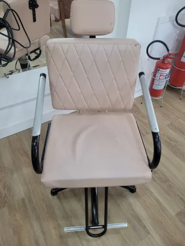 Cadeira de cabelo e sobrancelha
